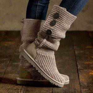 Like New Cardy Boots Size 9